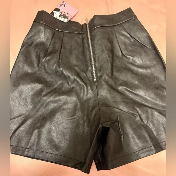 Vixen by micheline Pitt Women's high waisted faux leather shorts black - Picture 4 of 7